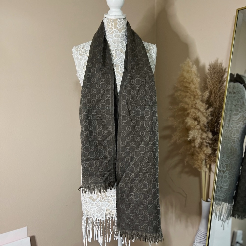 Authentic Gucci wool  Scarf - Picture 11 of 13